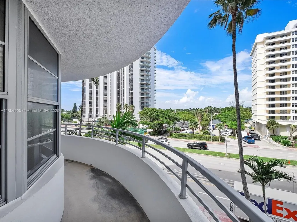 5555 Collins Avenue Miami Beach FL 33140