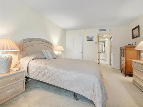5555 Collins Avenue Miami Beach FL 33140