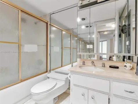 5555 Collins Avenue Miami Beach FL 33140