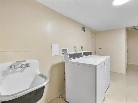 5555 Collins Avenue Miami Beach FL 33140