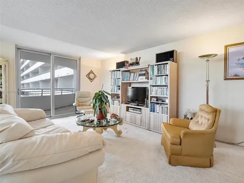 5555 Collins Avenue Miami Beach FL 33140