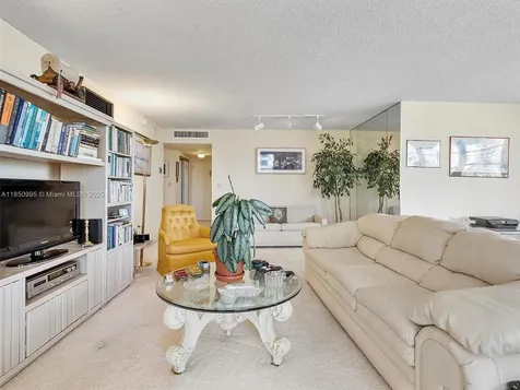 5555 Collins Avenue Miami Beach FL 33140