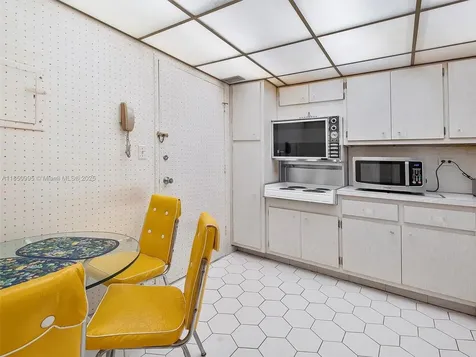 5555 Collins Avenue Miami Beach FL 33140