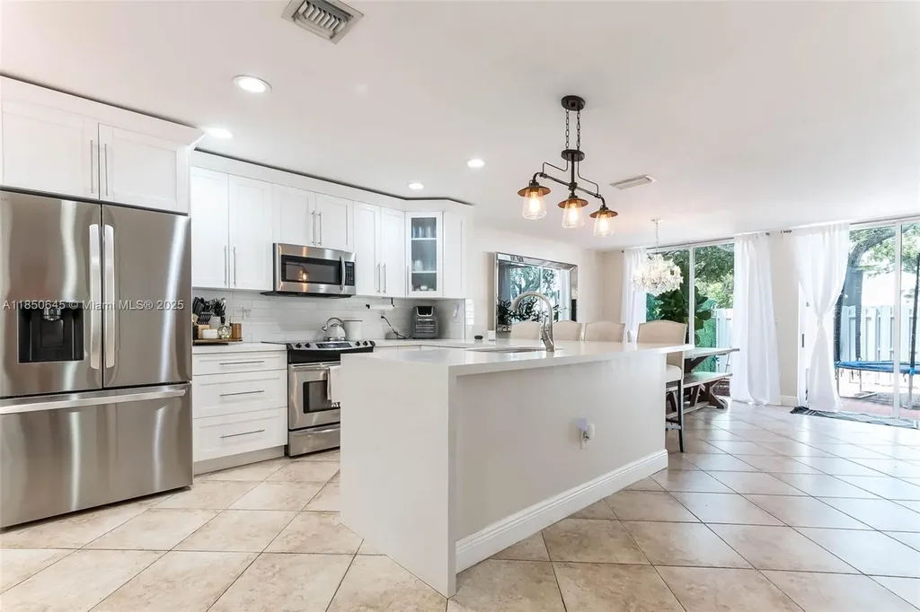 5224 NW 103rd Avenue Doral FL 33178