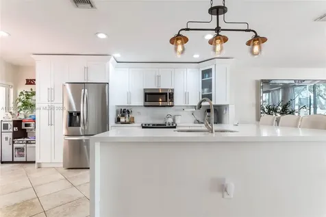 5224 NW 103rd Avenue Doral FL 33178