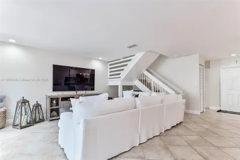 5224 NW 103rd Avenue Doral FL 33178