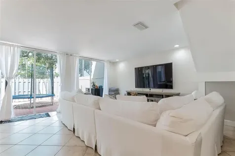 5224 NW 103rd Avenue Doral FL 33178