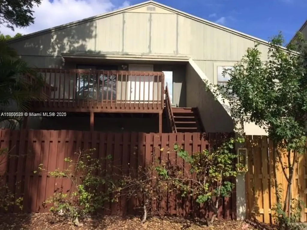 17 Crossings Circle Boynton Beach FL 33435