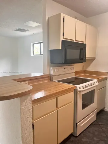 17 Crossings Circle Boynton Beach FL 33435
