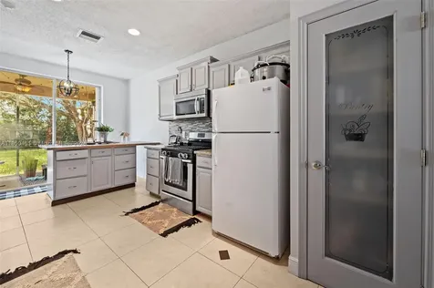9842 N Grand Duke Circle Tamarac FL 33321