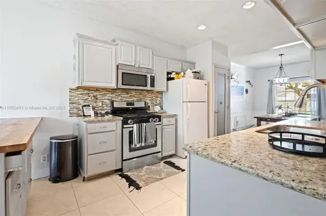 9842 N Grand Duke Circle Tamarac FL 33321