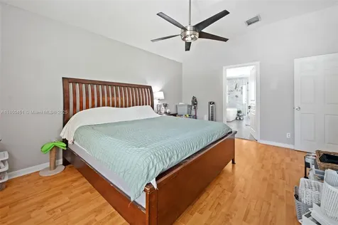 9842 N Grand Duke Circle Tamarac FL 33321