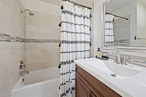 9842 N Grand Duke Circle Tamarac FL 33321
