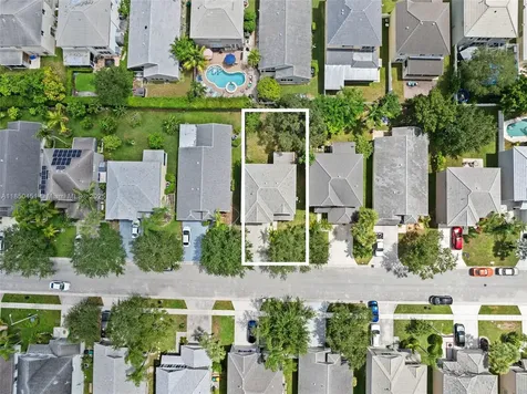 9842 N Grand Duke Circle Tamarac FL 33321