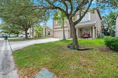 9842 N Grand Duke Circle Tamarac FL 33321