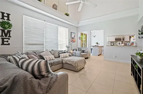 9842 N Grand Duke Circle Tamarac FL 33321
