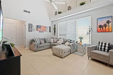 9842 N Grand Duke Circle Tamarac FL 33321