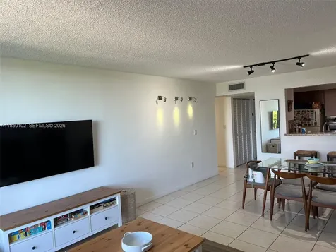 9682 Fontainebleau Boulevard Miami FL 33172
