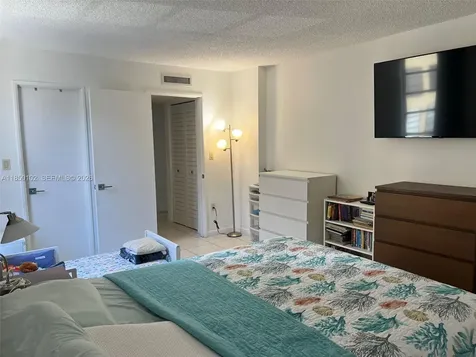 9682 Fontainebleau Boulevard Miami FL 33172
