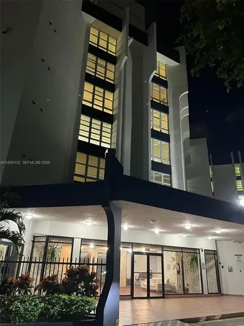 9682 Fontainebleau Boulevard Miami FL 33172