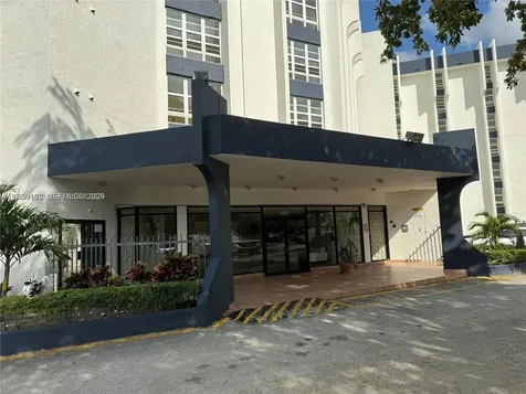 9682 Fontainebleau Boulevard Miami FL 33172