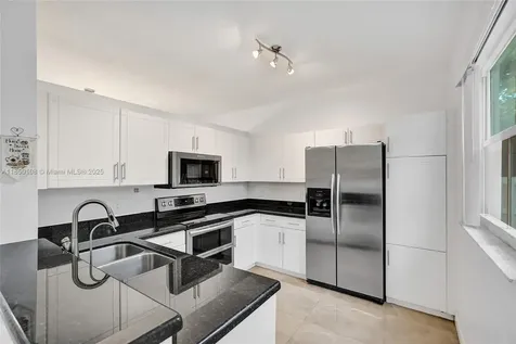 470 NW 102nd Terrace Pembroke Pines FL 33026