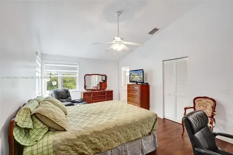 470 NW 102nd Terrace Pembroke Pines FL 33026