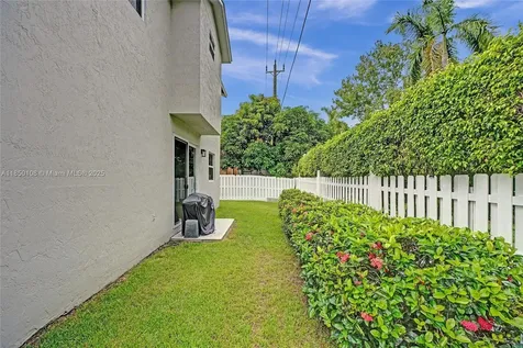 470 NW 102nd Terrace Pembroke Pines FL 33026