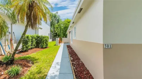 301 NW 207th Avenue Pembroke Pines FL 33029