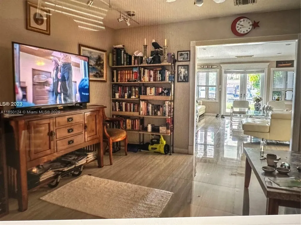 1524 Argyle Drive Fort Lauderdale FL 33312