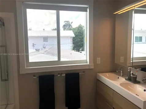 1524 Argyle Drive Fort Lauderdale FL 33312