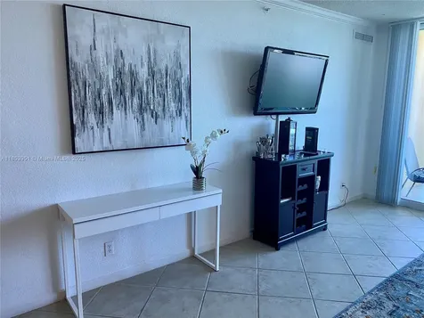 2501 S Ocean Drive Hollywood FL 33019