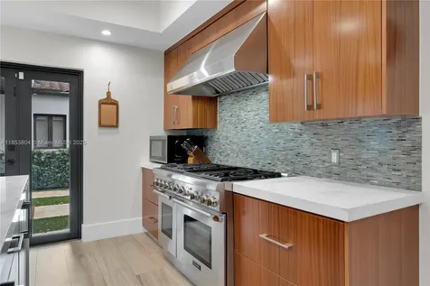 4475 N Meridian Avenue Miami Beach FL 33140