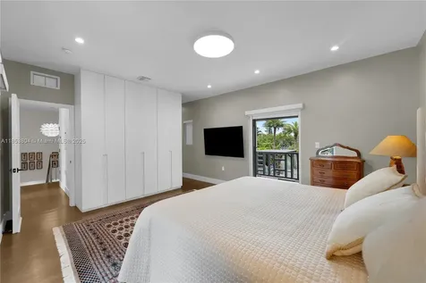 4475 N Meridian Avenue Miami Beach FL 33140