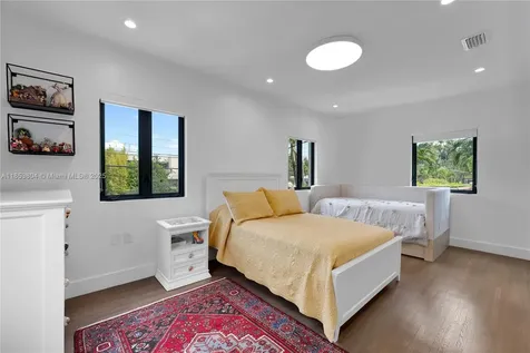 4475 N Meridian Avenue Miami Beach FL 33140