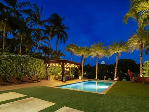 4475 N Meridian Avenue Miami Beach FL 33140