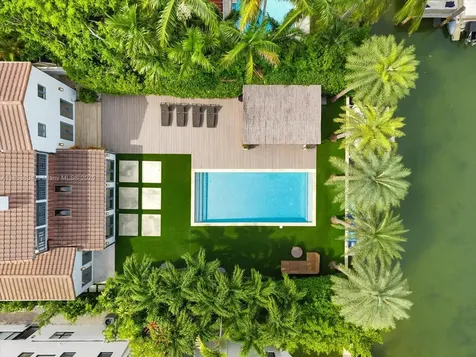 4475 N Meridian Avenue Miami Beach FL 33140