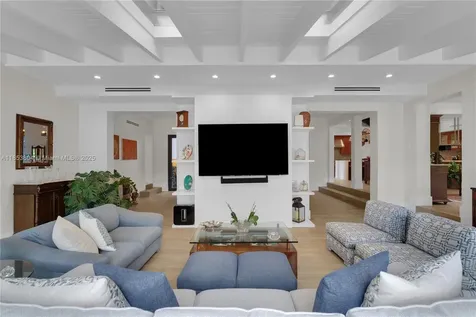 4475 N Meridian Avenue Miami Beach FL 33140