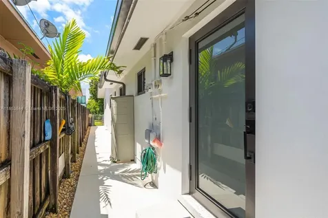 3064 SW 16th Terrace Miami FL 33145