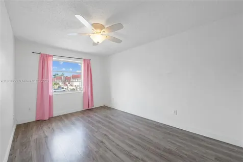 4088 Inverrary Drive Lauderhill FL 33319