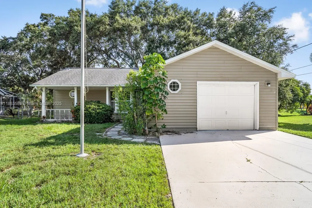 2838 SE Eagle Drive Port St. Lucie FL 34984