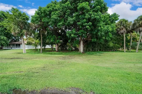 8049 Buttonwood Circle Tamarac FL 33321