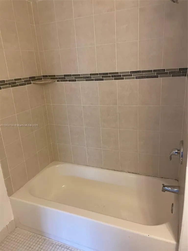 1075 Riverside Drive Coral Springs FL 33071