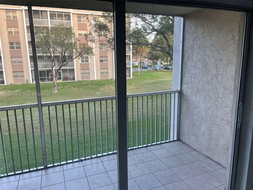 1075 Riverside Drive Coral Springs FL 33071