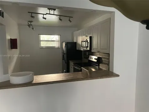 1075 Riverside Drive Coral Springs FL 33071