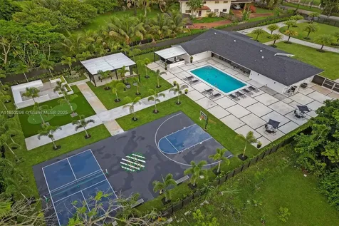245 NE 156th Street Miami FL 33162