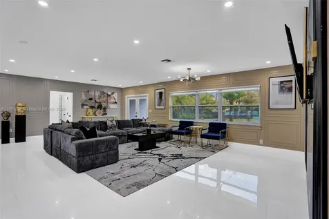 245 NE 156th Street Miami FL 33162
