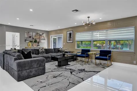 245 NE 156th Street Miami FL 33162