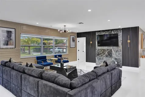 245 NE 156th Street Miami FL 33162
