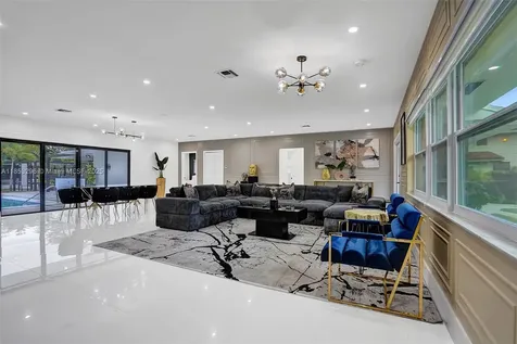 245 NE 156th Street Miami FL 33162